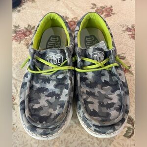 Camo & green hey dudes